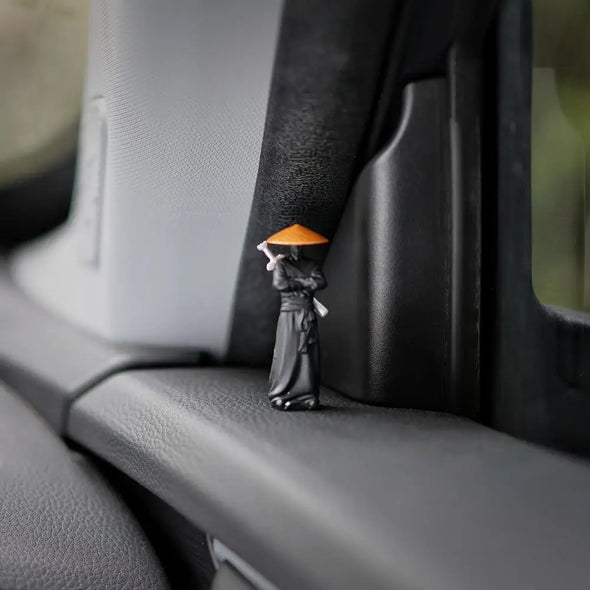 Car Dashboard Knight-errant Figure Sculpture Waterproof Swordsman Dollhouse Statue Office Desk Home Decoration